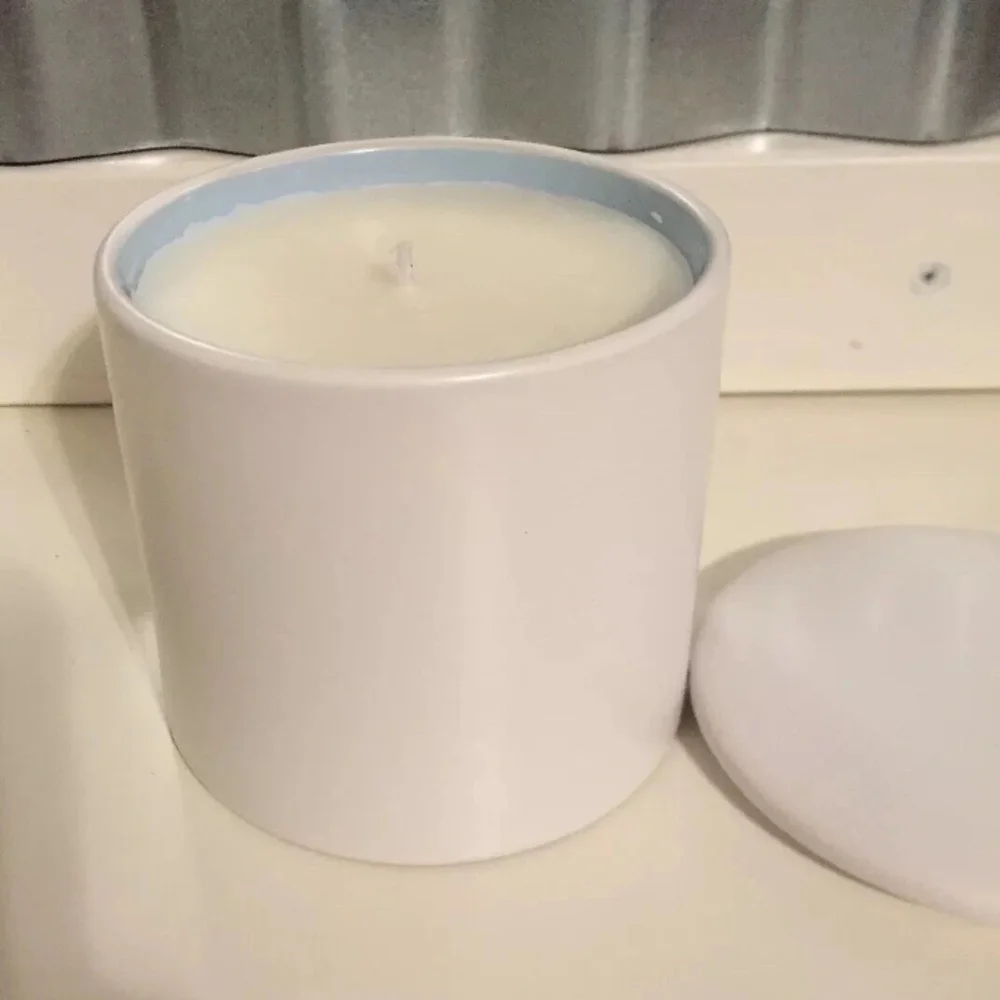 White Ceramic Candle Holder with Minimalist Design - Picture 5 of 5